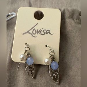Cute dangly earrings with a pop of light blue color.